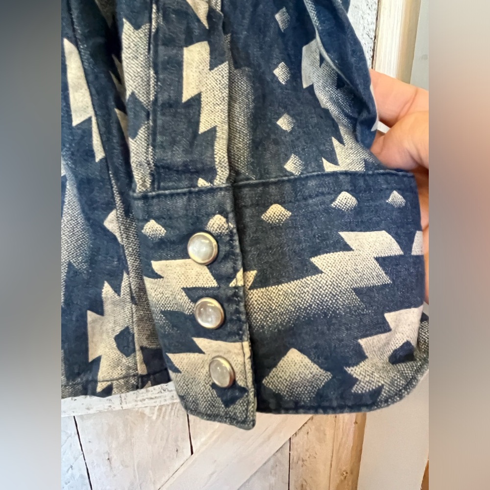 Wrangler Retro Women’s Pearl Snap Denim Long Sleeve Aztec Print Blue Size Large - Picture 7 of 11